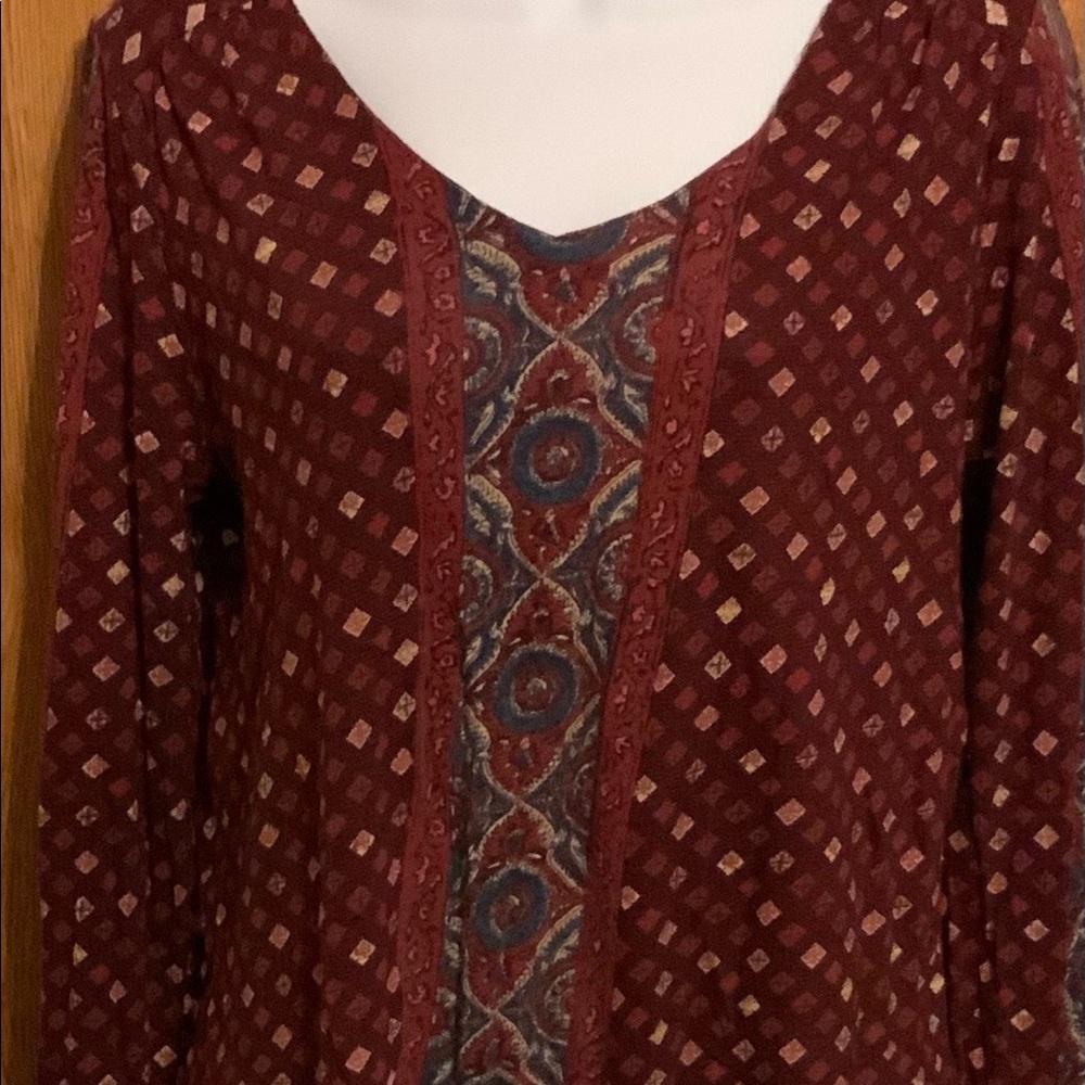 Lucky Brand, Size M, Long Sleeve, Rust with blue accents.